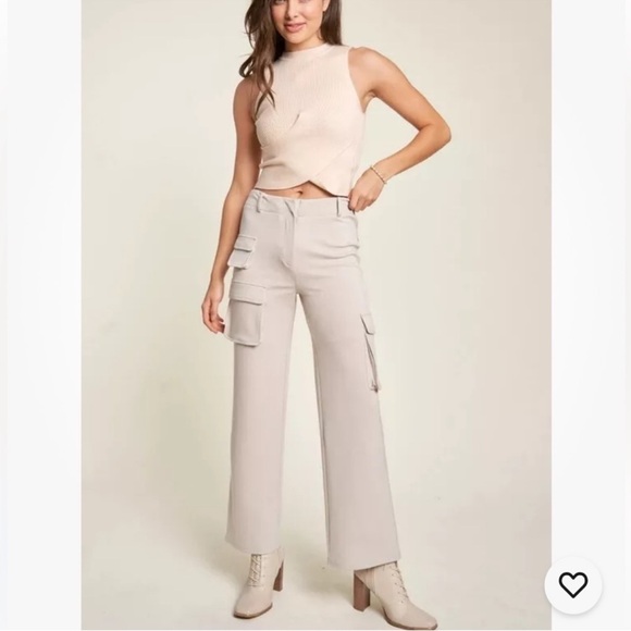 DAVI & DANI STRAIGHT LEG HIGH WAIST CARGO PANTS W/TUMMY CONTROL NWT M - Picture 2 of 3